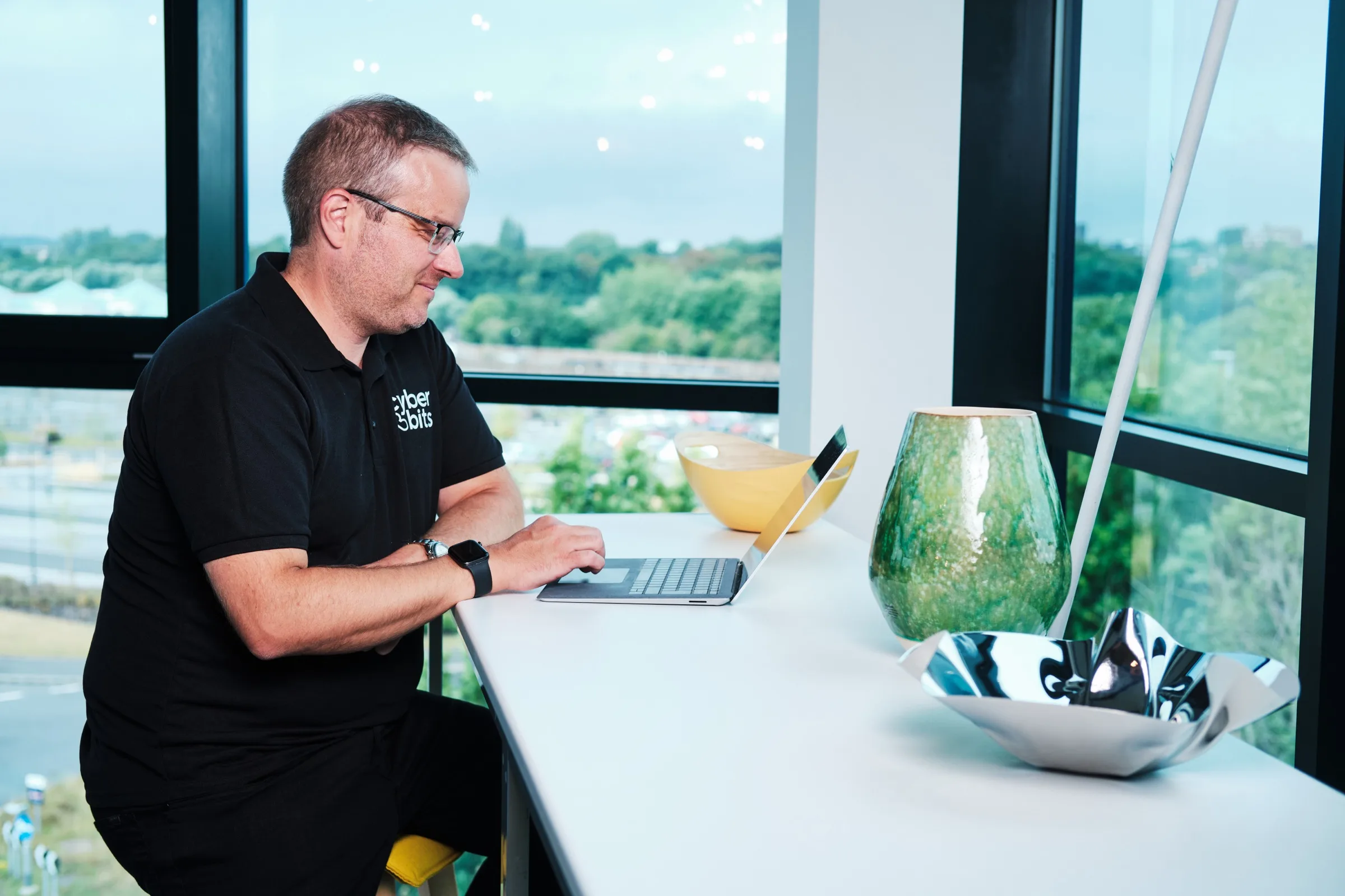 A CyberBITS engineer configuring a 3CX phone system on screen